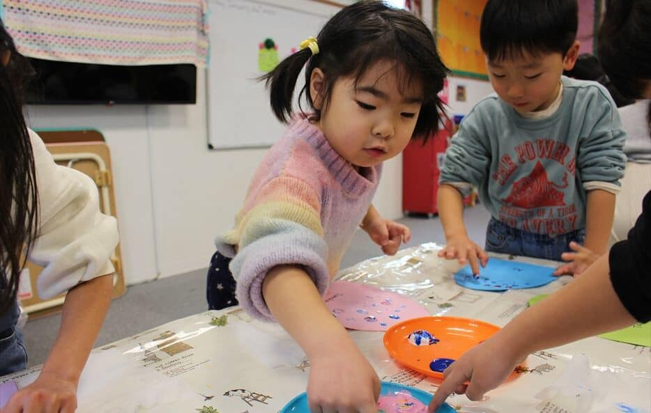 Finger Painting,ヒルトップインターナショナルスクール,熊本インターナショナルスクール,熊本英語幼稚園,熊本英語保育園,Hilltop International School